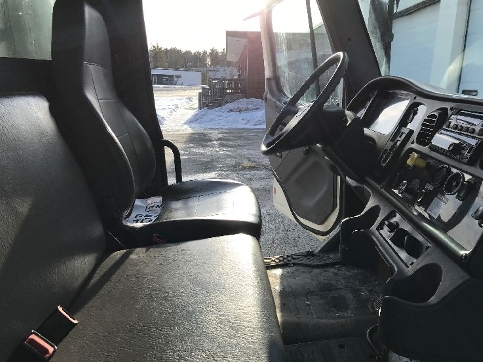 Refrigerated Truck-Light and Medium Duty Trucks-Freightliner-2018-M2-Londonderry-NH-223,807\n\t\tmiles-$ 32,500 - Image 22