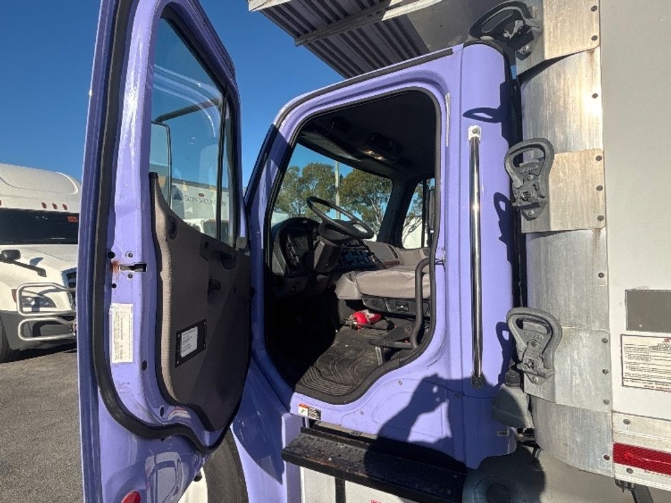 Refrigerated Truck-Light and Medium Duty Trucks-Freightliner-2018-M2-Medley-FL-124,636\n\t\tmiles-$ 60,250 - Image 16