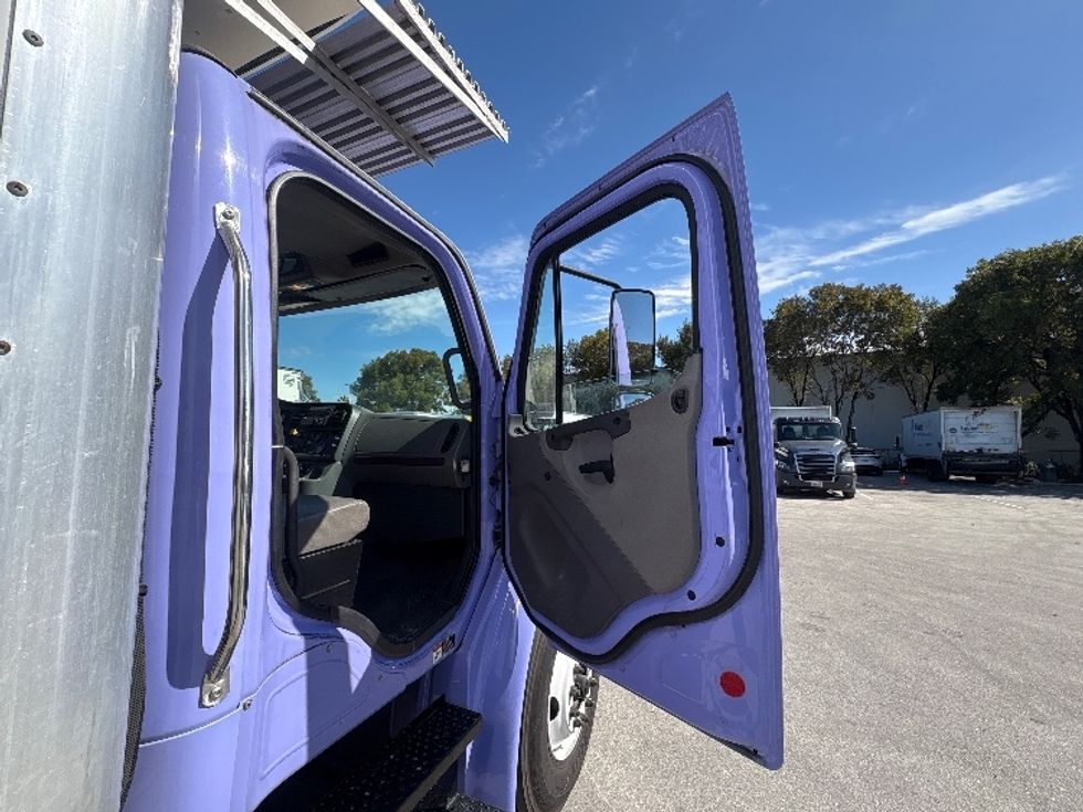 Refrigerated Truck-Light and Medium Duty Trucks-Freightliner-2018-M2-Medley-FL-124,636\n\t\tmiles-$ 60,250 - Image 20