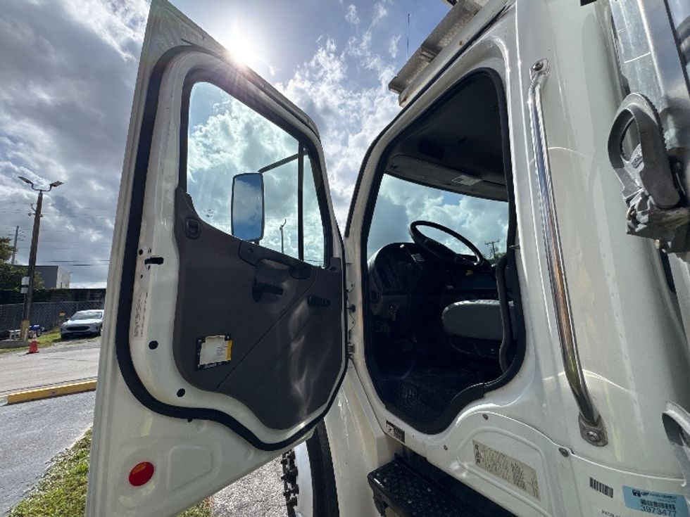 Refrigerated Truck-Light and Medium Duty Trucks-Freightliner-2018-M2-Medley-FL-168,708\n\t\tmiles-$ 43,000 - Image 16