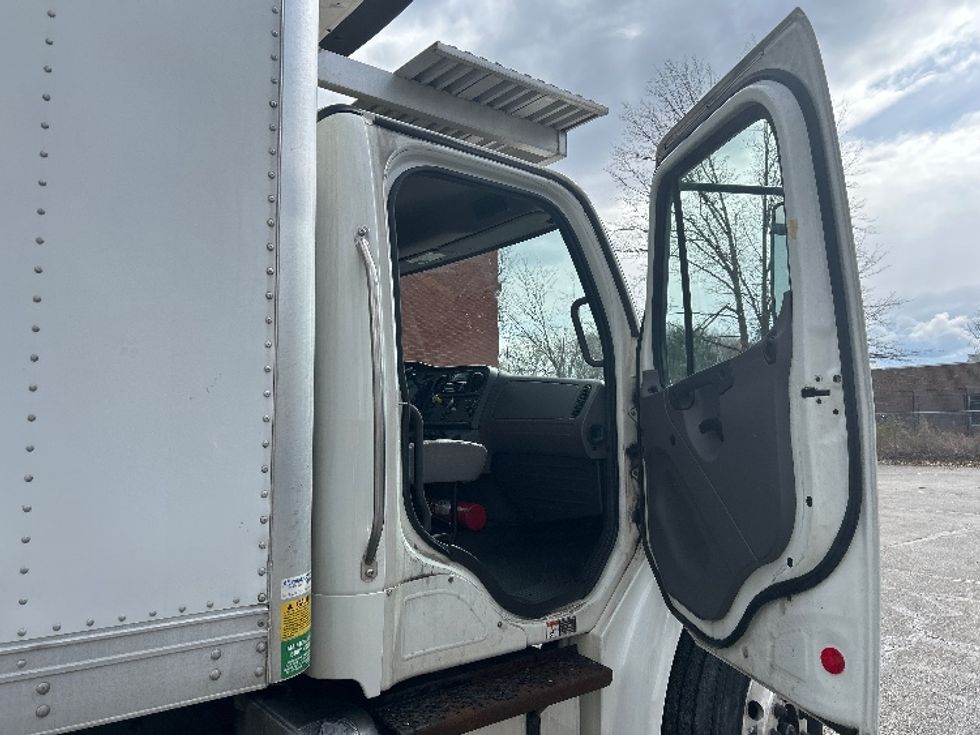 Refrigerated Truck-Light and Medium Duty Trucks-Freightliner-2018-M2-Middlefield-OH-128,200\n\t\tmiles-$ 55,750 - Image 20