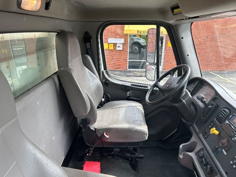 Refrigerated Truck-Light and Medium Duty Trucks-Freightliner-2018-M2-Middlefield-OH-128,200\n\t\tmiles-$ 55,750 - Image 22