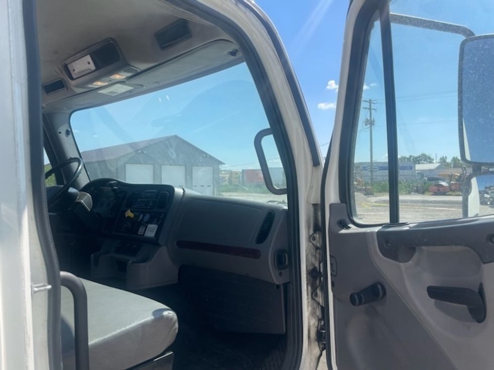 Refrigerated Truck-Light and Medium Duty Trucks-Freightliner-2018-M2-Middlefield-OH-180,000\n\t\tmiles-$ 51,500 - Image 13