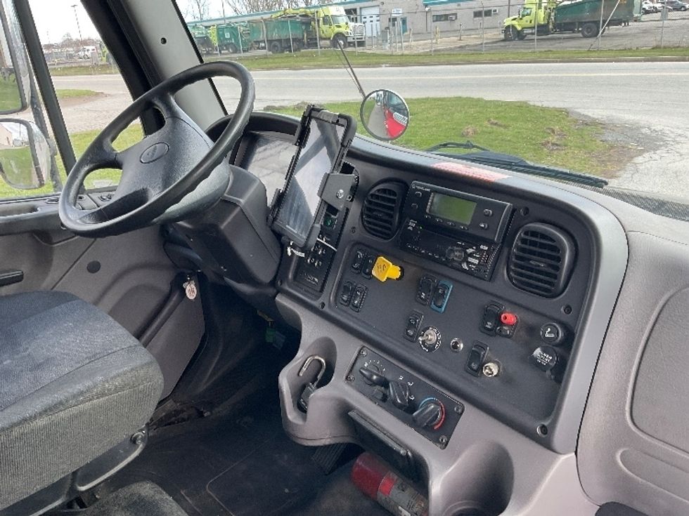 Refrigerated Truck-Light and Medium Duty Trucks-Freightliner-2018-M2-Milwaukee-WI-201,250\n\t\tmiles-$ 46,000 - Image 21