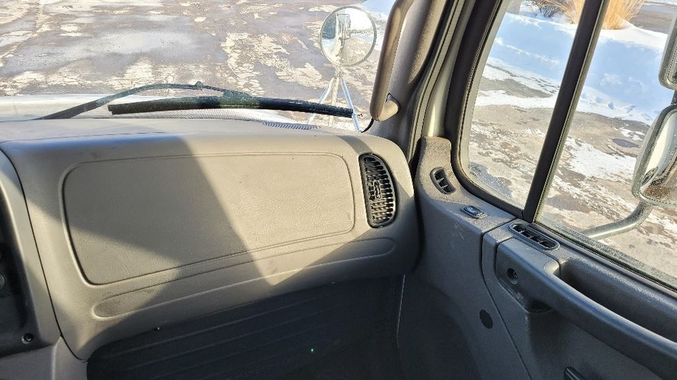 Refrigerated Truck-Light and Medium Duty Trucks-Freightliner-2018-M2-Mississauga-ON-210,310\n\t\tkm-$ 76,000 - Image 19