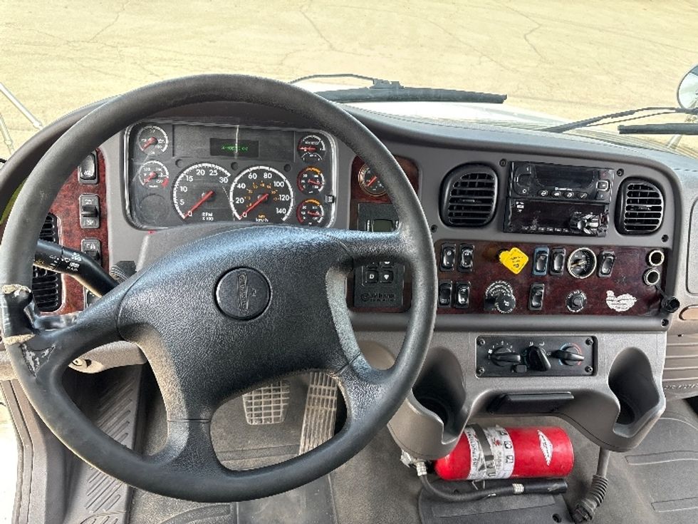 Refrigerated Truck-Light and Medium Duty Trucks-Freightliner-2018-M2-Mississauga-ON-378,746\n\t\tkm-$ 51,500 - Image 18