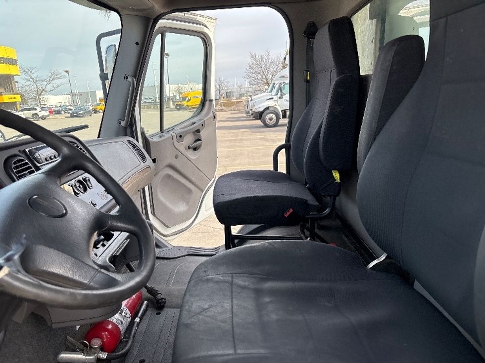 Refrigerated Truck-Light and Medium Duty Trucks-Freightliner-2018-M2-Mississauga-ON-378,746\n\t\tkm-$ 51,500 - Image 19