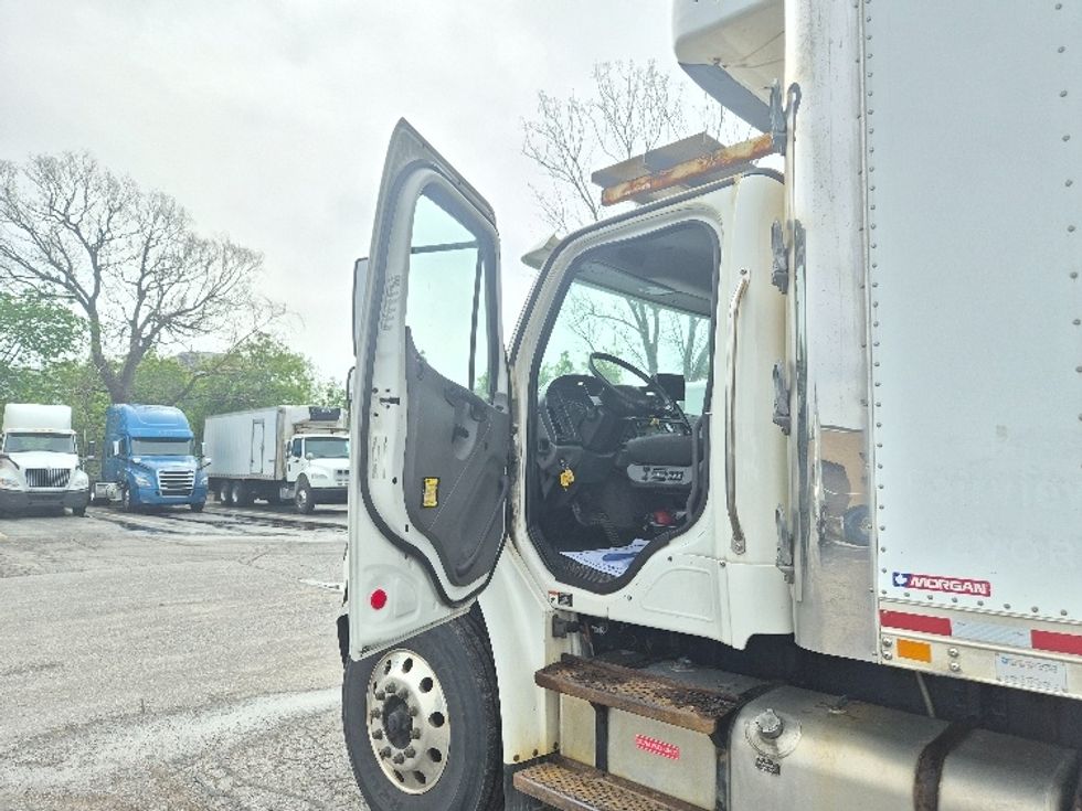 Refrigerated Truck-Light and Medium Duty Trucks-Freightliner-2018-M2-Mississauga-ON-518,308\n\t\tkm-$ 53,250 - Image 16