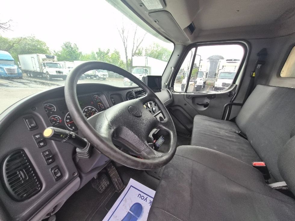 Refrigerated Truck-Light and Medium Duty Trucks-Freightliner-2018-M2-Mississauga-ON-518,308\n\t\tkm-$ 53,250 - Image 17