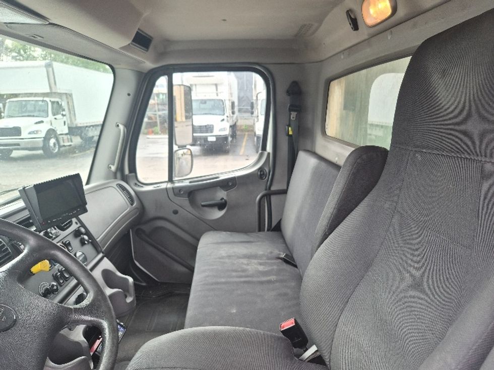 Refrigerated Truck-Light and Medium Duty Trucks-Freightliner-2018-M2-Mississauga-ON-518,308\n\t\tkm-$ 53,250 - Image 19