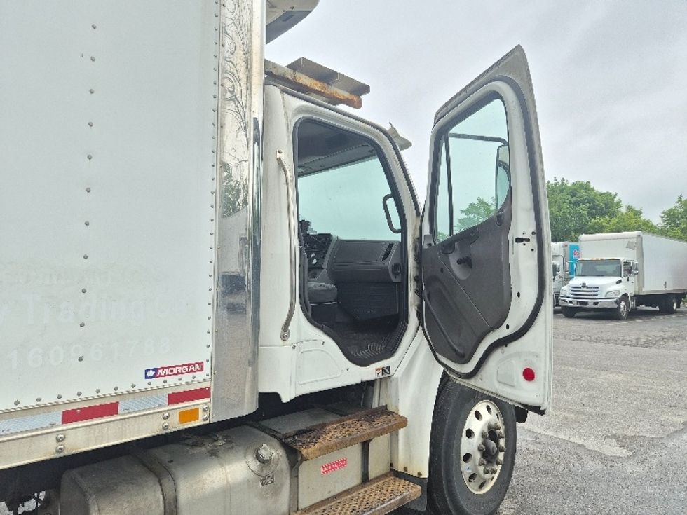 Refrigerated Truck-Light and Medium Duty Trucks-Freightliner-2018-M2-Mississauga-ON-518,308\n\t\tkm-$ 53,250 - Image 20