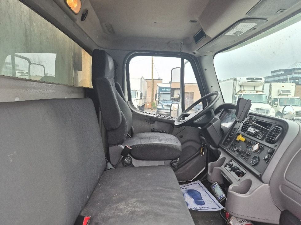 Refrigerated Truck-Light and Medium Duty Trucks-Freightliner-2018-M2-Mississauga-ON-518,308\n\t\tkm-$ 53,250 - Image 22