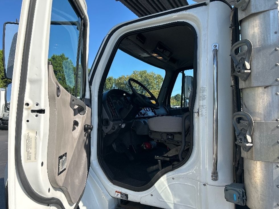 Refrigerated Truck-Light and Medium Duty Trucks-Freightliner-2018-M2-Norcross-GA-262,449\n\t\tmiles-$ 43,500 - Image 16