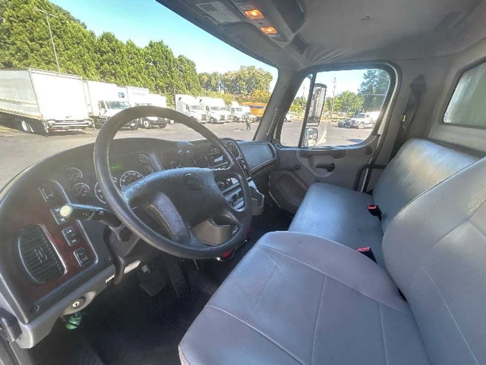 Refrigerated Truck-Light and Medium Duty Trucks-Freightliner-2018-M2-Norcross-GA-262,449\n\t\tmiles-$ 43,500 - Image 17