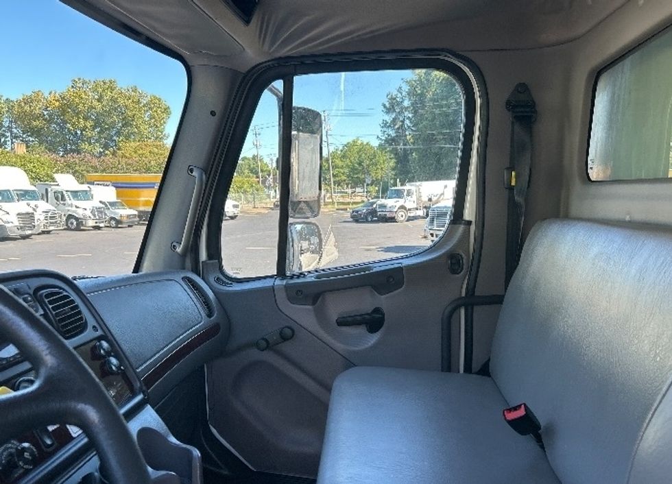 Refrigerated Truck-Light and Medium Duty Trucks-Freightliner-2018-M2-Norcross-GA-262,449\n\t\tmiles-$ 43,500 - Image 19