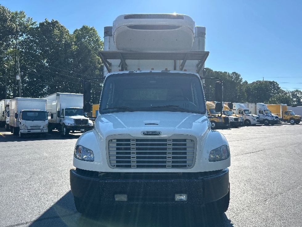 2018 Freightliner M2 106 Medium Duty photo 2