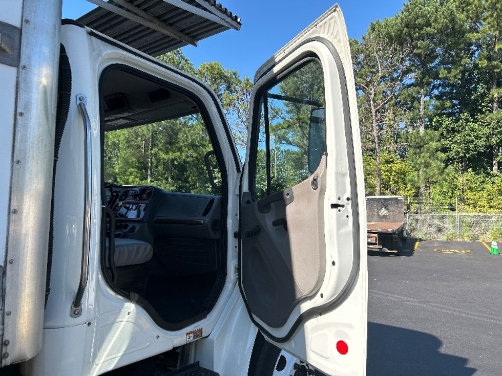 Refrigerated Truck-Light and Medium Duty Trucks-Freightliner-2018-M2-Norcross-GA-262,449\n\t\tmiles-$ 43,500 - Image 20