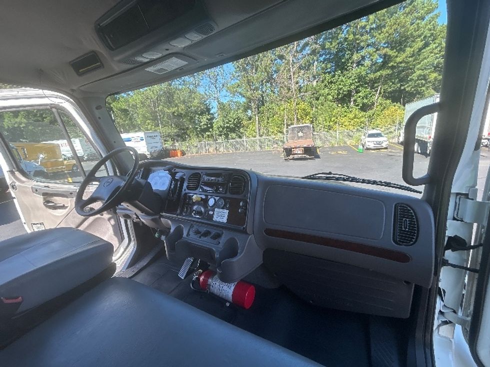 Refrigerated Truck-Light and Medium Duty Trucks-Freightliner-2018-M2-Norcross-GA-262,449\n\t\tmiles-$ 43,500 - Image 21