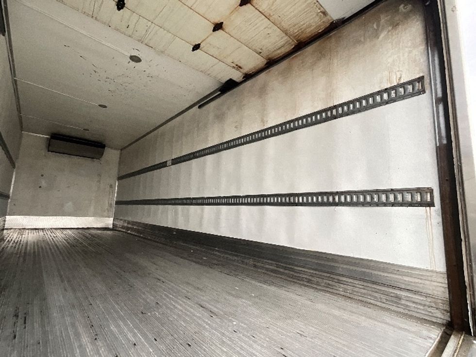 Refrigerated Truck-Light and Medium Duty Trucks-Freightliner-2018-M2-Ottawa-ON-346,802\n\t\tkm-$ 51,750 - Image 12