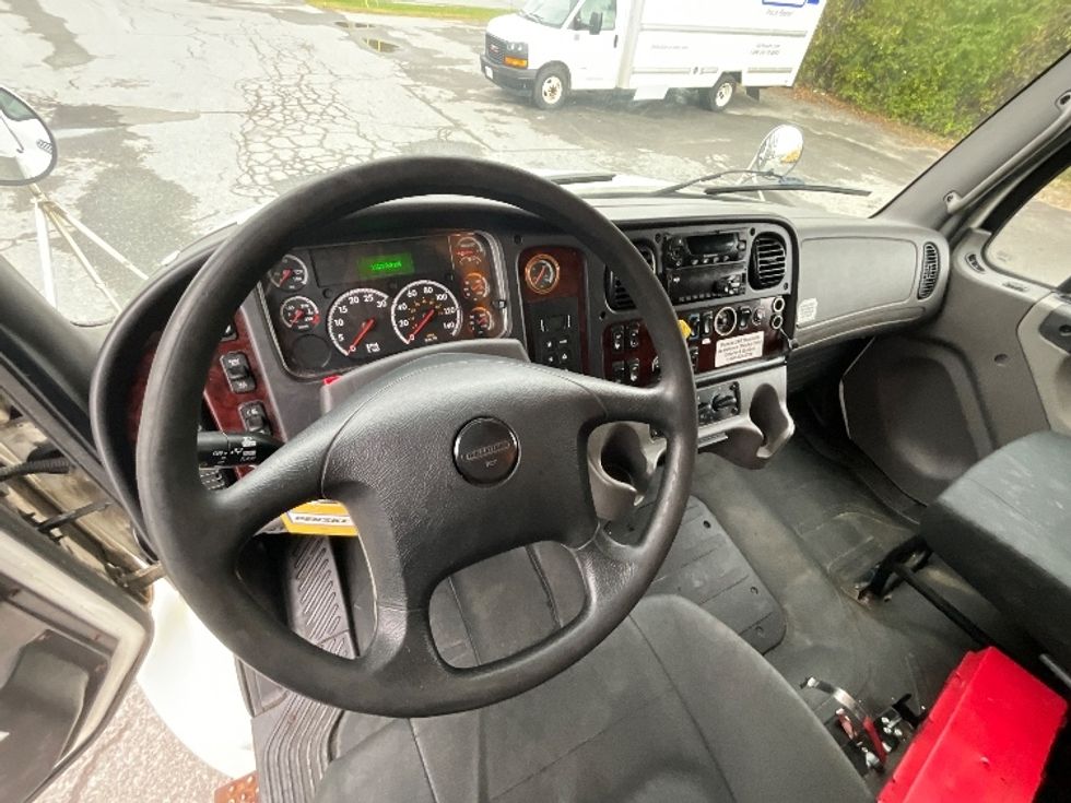 Refrigerated Truck-Light and Medium Duty Trucks-Freightliner-2018-M2-Ottawa-ON-346,802\n\t\tkm-$ 51,750 - Image 17