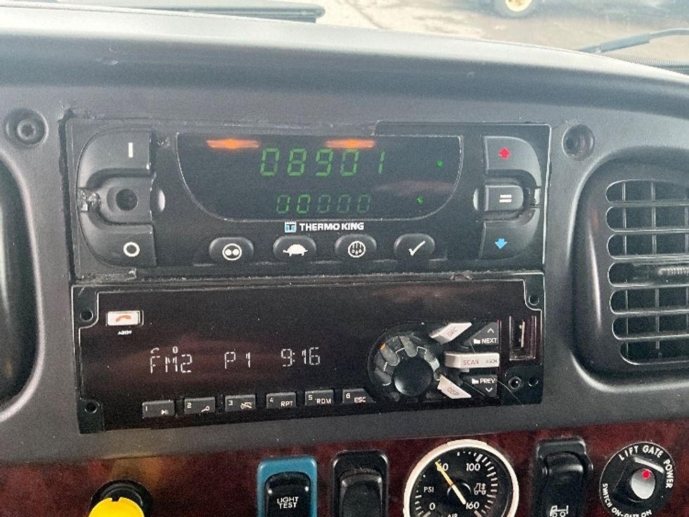 Refrigerated Truck-Light and Medium Duty Trucks-Freightliner-2018-M2-Ottawa-ON-346,802\n\t\tkm-$ 51,750 - Image 25