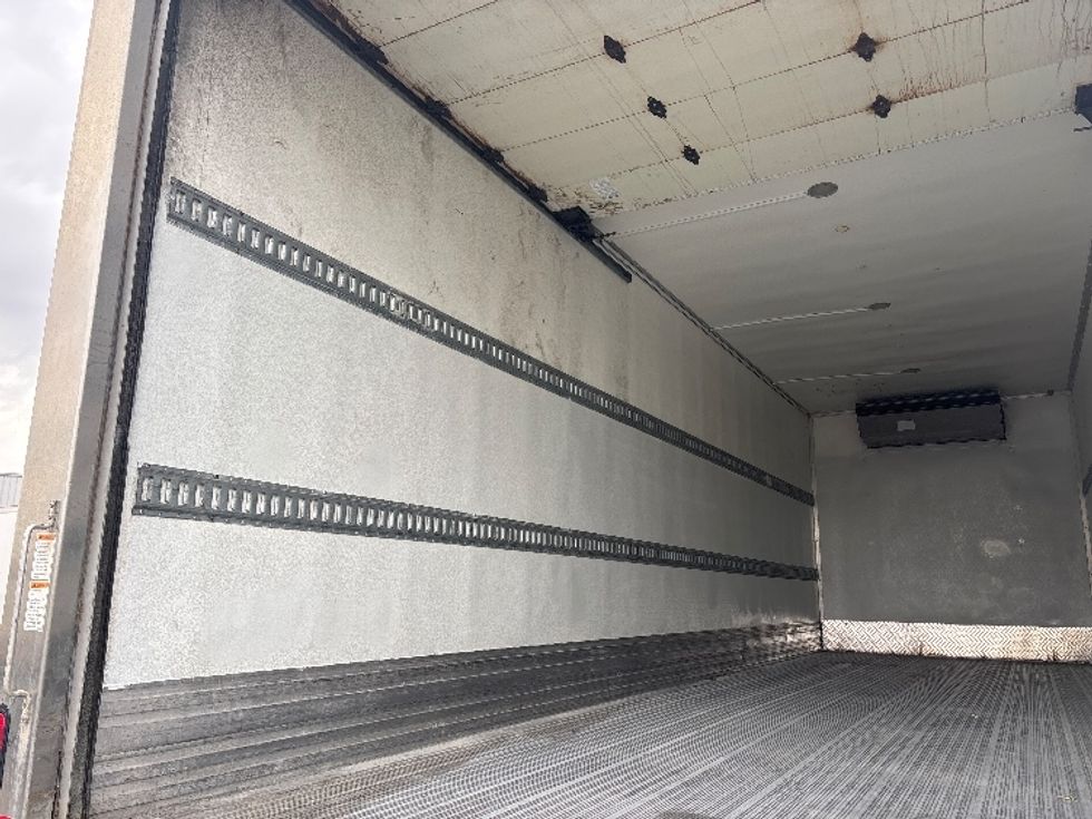 Refrigerated Truck-Light and Medium Duty Trucks-Freightliner-2018-M2-Ottawa-ON-352,655\n\t\tkm-$ 52,000 - Image 11