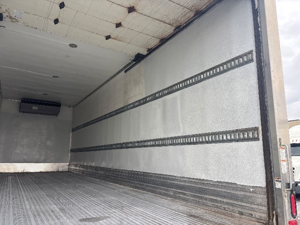 Refrigerated Truck-Light and Medium Duty Trucks-Freightliner-2018-M2-Ottawa-ON-352,655\n\t\tkm-$ 52,000 - Image 12