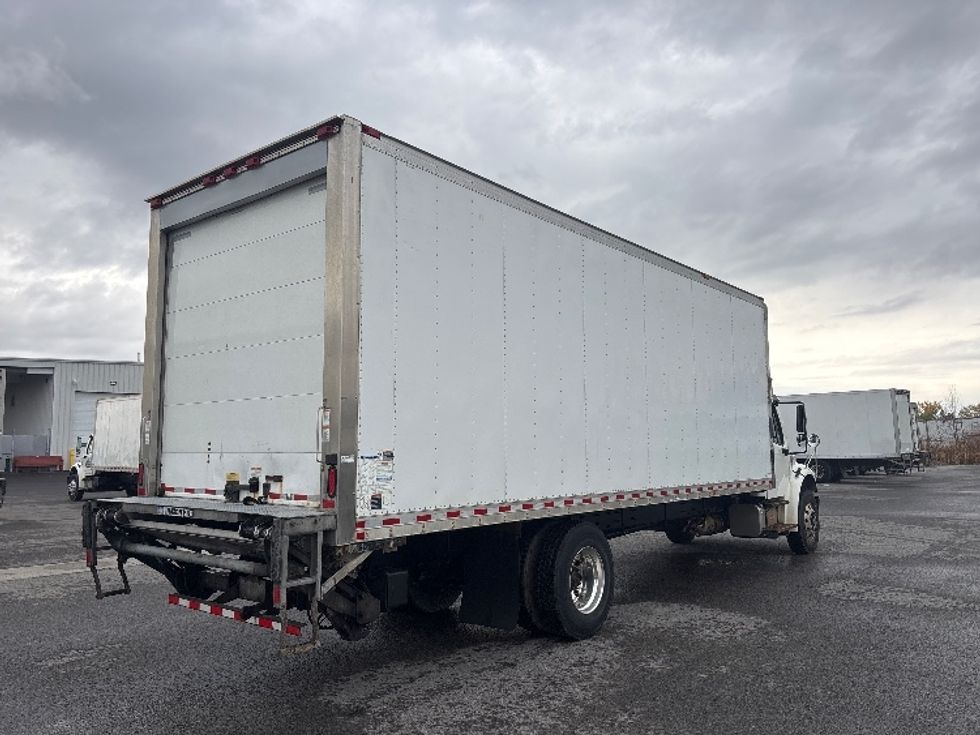 Refrigerated Truck-Light and Medium Duty Trucks-Freightliner-2018-M2-Ottawa-ON-352,655\n\t\tkm-$ 52,000 - Image 13