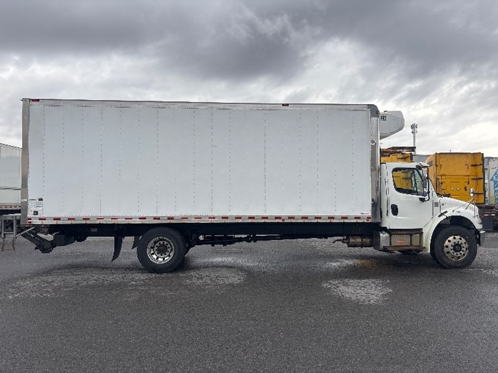 Refrigerated Truck-Light and Medium Duty Trucks-Freightliner-2018-M2-Ottawa-ON-352,655\n\t\tkm-$ 52,000 - Image 15