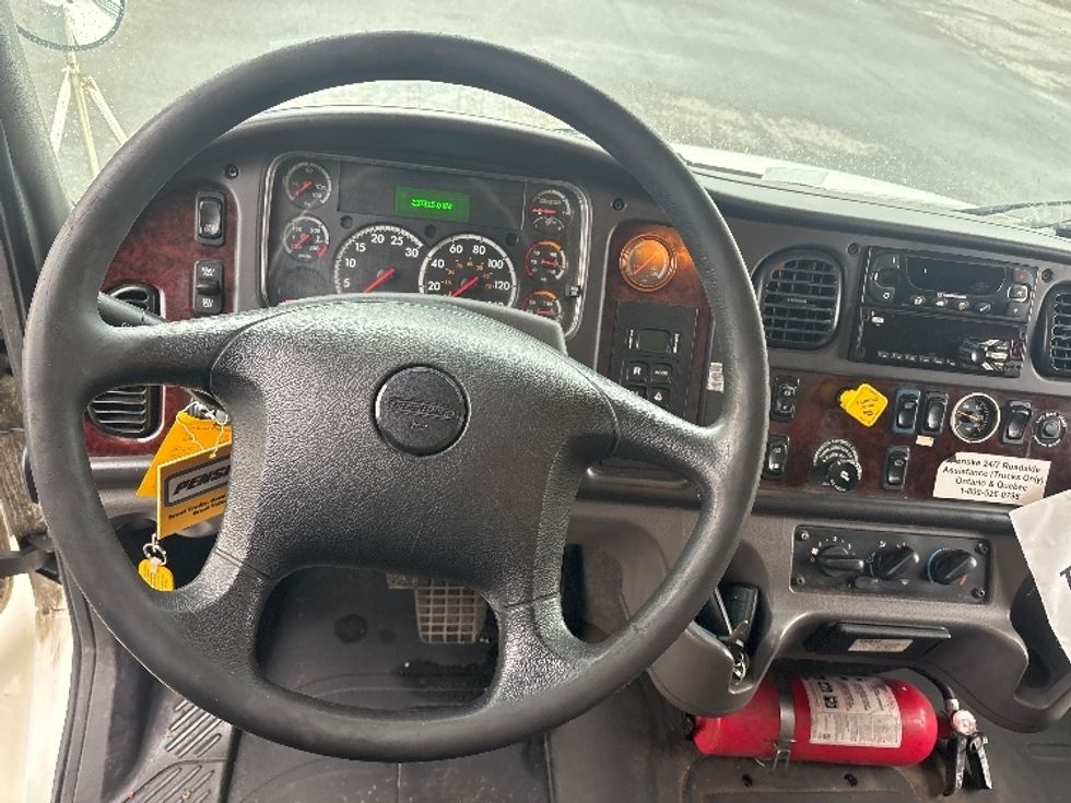 Refrigerated Truck-Light and Medium Duty Trucks-Freightliner-2018-M2-Ottawa-ON-352,655\n\t\tkm-$ 52,000 - Image 18