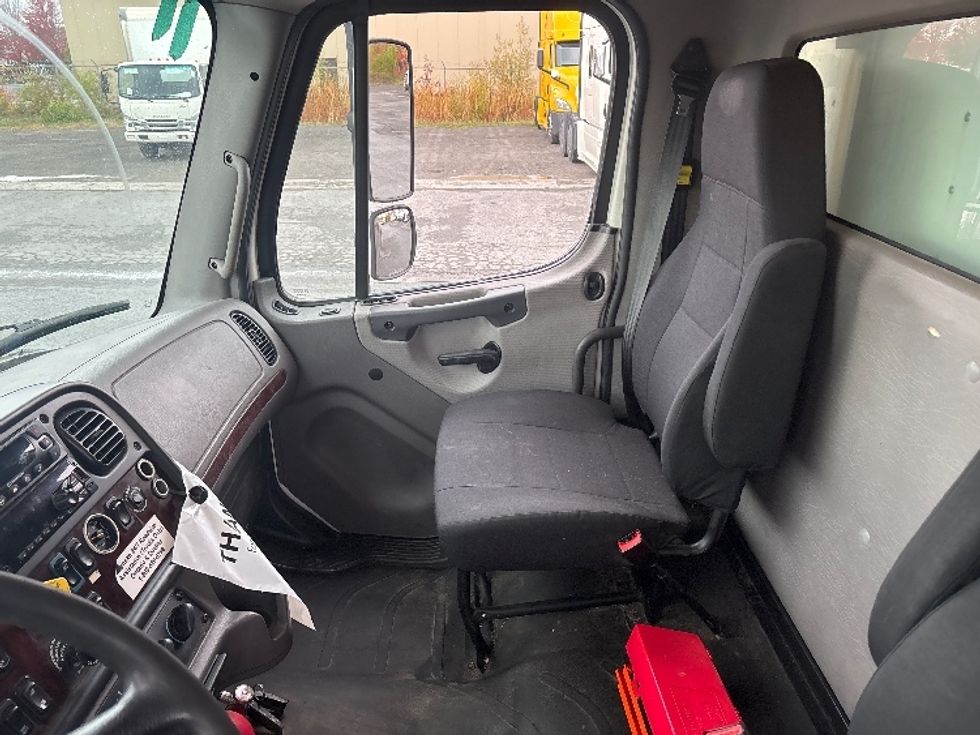 Refrigerated Truck-Light and Medium Duty Trucks-Freightliner-2018-M2-Ottawa-ON-352,655\n\t\tkm-$ 52,000 - Image 19