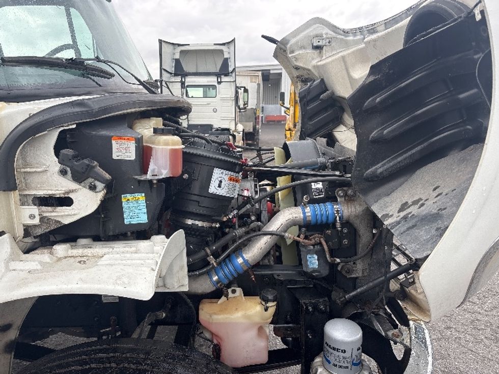 Refrigerated Truck-Light and Medium Duty Trucks-Freightliner-2018-M2-Ottawa-ON-352,655\n\t\tkm-$ 52,000 - Image 23