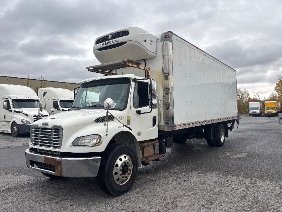 Refrigerated Truck-Light and Medium Duty Trucks-Freightliner-2018-M2-Ottawa-ON-352,655\n\t\tkm-$ 52,000 - Image 3