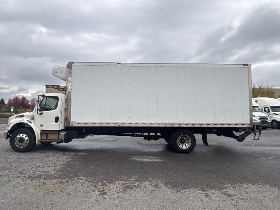 Refrigerated Truck-Light and Medium Duty Trucks-Freightliner-2018-M2-Ottawa-ON-352,655\n\t\tkm-$ 52,000 - Image 4