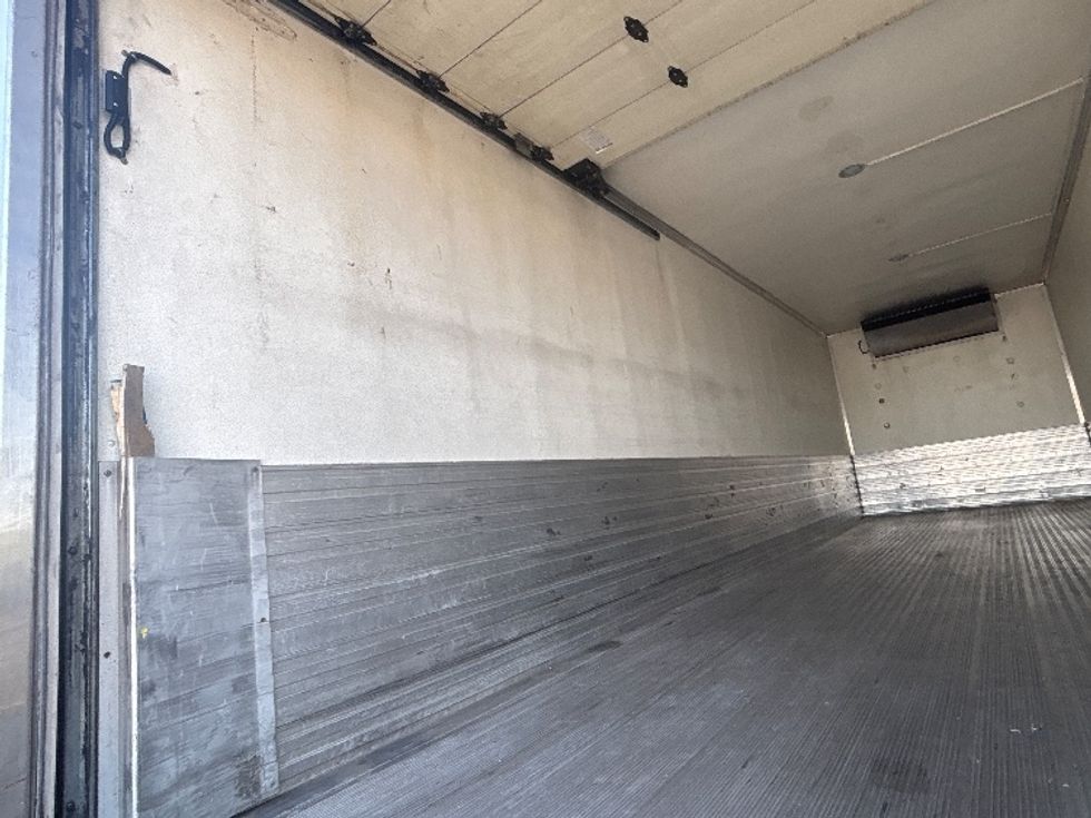 Refrigerated Truck-Light and Medium Duty Trucks-Freightliner-2018-M2-Phoenix-AZ-103,580\n\t\tmiles-$ 62,000 - Image 11