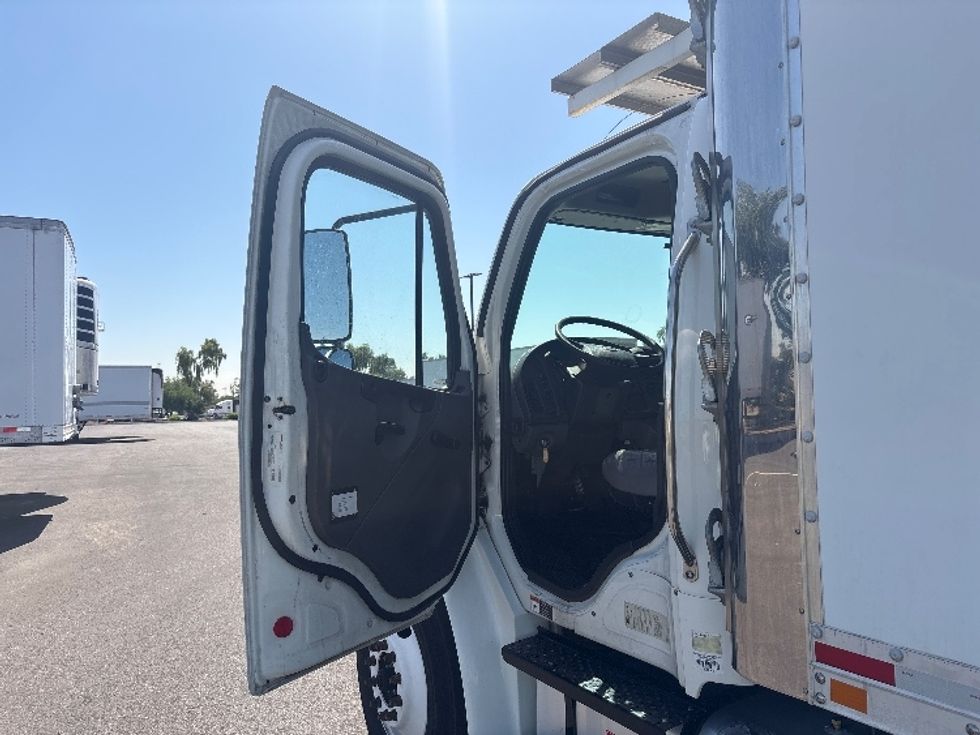 Refrigerated Truck-Light and Medium Duty Trucks-Freightliner-2018-M2-Phoenix-AZ-103,580\n\t\tmiles-$ 62,000 - Image 16