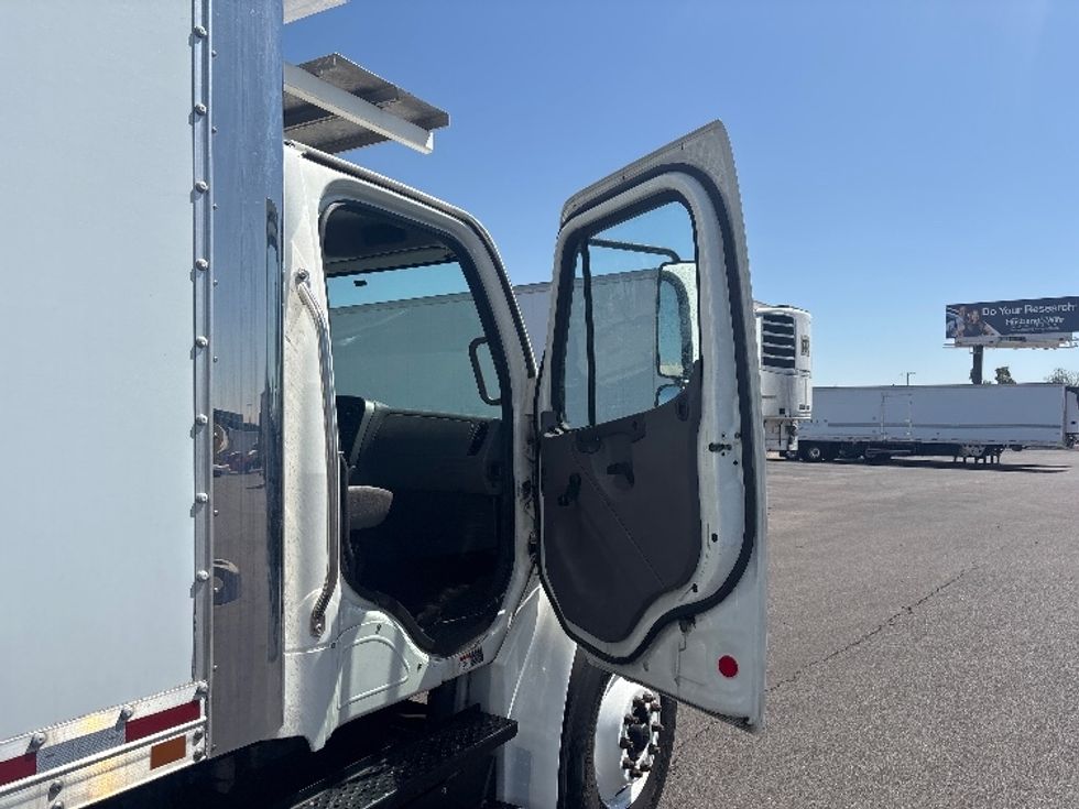 Refrigerated Truck-Light and Medium Duty Trucks-Freightliner-2018-M2-Phoenix-AZ-103,580\n\t\tmiles-$ 62,000 - Image 20
