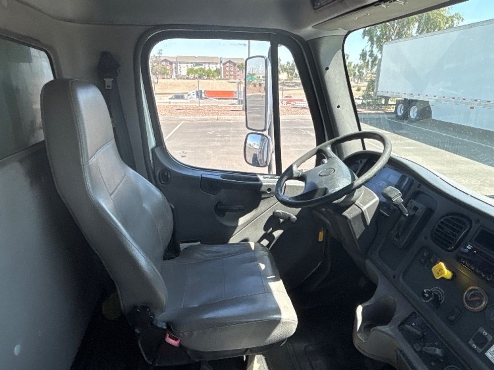Refrigerated Truck-Light and Medium Duty Trucks-Freightliner-2018-M2-Phoenix-AZ-103,580\n\t\tmiles-$ 62,000 - Image 22