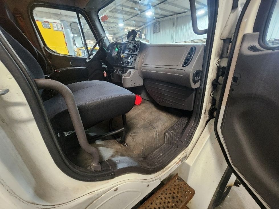 Refrigerated Truck-Light and Medium Duty Trucks-Freightliner-2018-M2-Piqua-OH-247,842\n\t\tmiles-$ 31,250 - Image 20