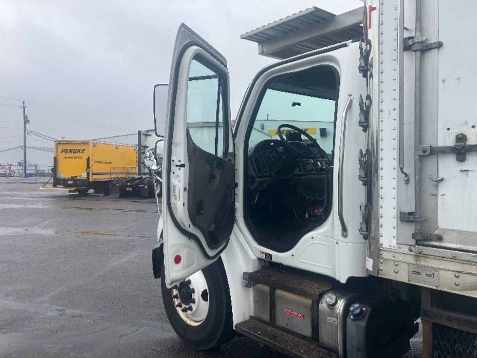 Refrigerated Truck-Light and Medium Duty Trucks-Freightliner-2018-M2-Piqua-OH-271,591\n\t\tmiles-$ 27,750 - Image 16