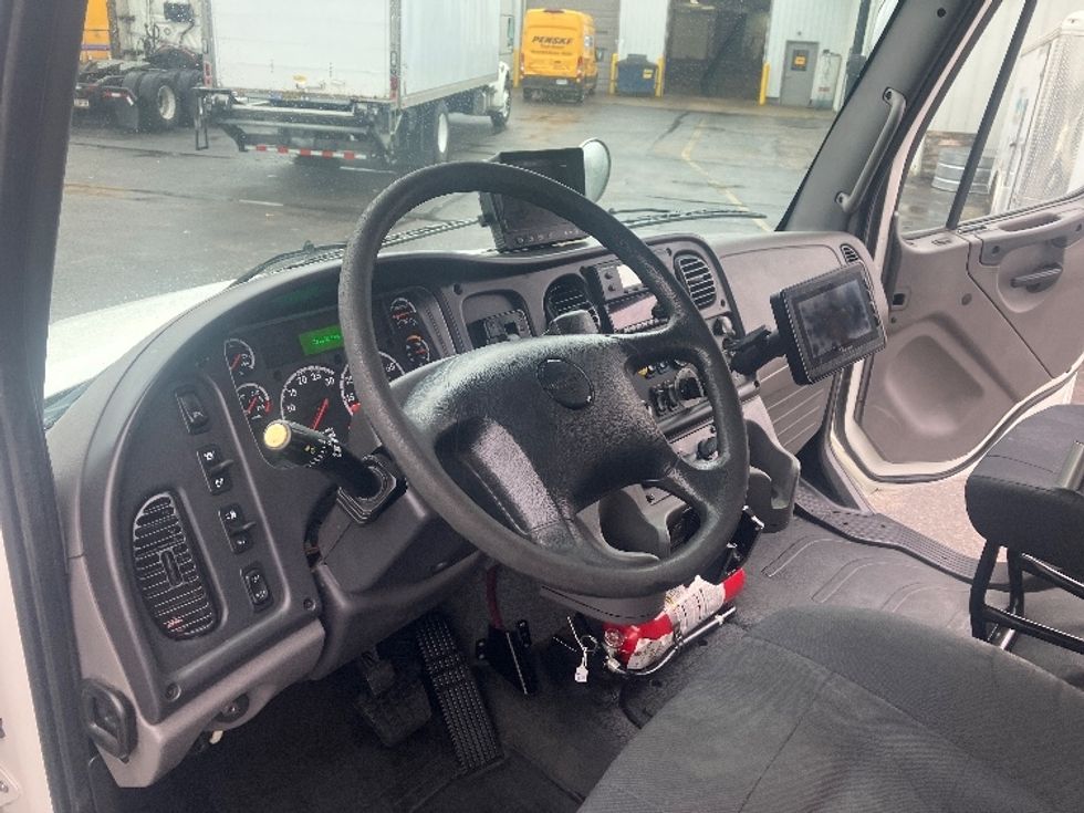 Refrigerated Truck-Light and Medium Duty Trucks-Freightliner-2018-M2-Piqua-OH-271,591\n\t\tmiles-$ 27,750 - Image 17