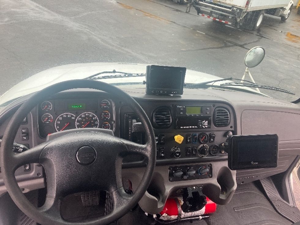 Refrigerated Truck-Light and Medium Duty Trucks-Freightliner-2018-M2-Piqua-OH-271,591\n\t\tmiles-$ 27,750 - Image 18