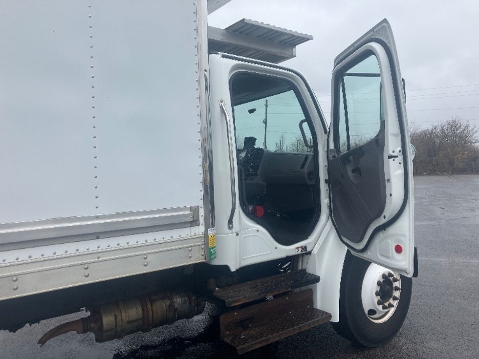 Refrigerated Truck-Light and Medium Duty Trucks-Freightliner-2018-M2-Piqua-OH-271,591\n\t\tmiles-$ 27,750 - Image 20