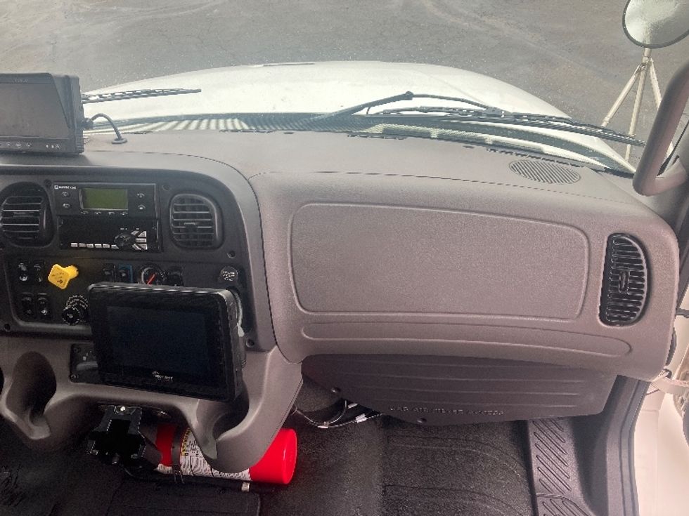 Refrigerated Truck-Light and Medium Duty Trucks-Freightliner-2018-M2-Piqua-OH-271,591\n\t\tmiles-$ 27,750 - Image 21