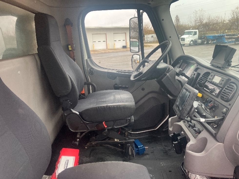 Refrigerated Truck-Light and Medium Duty Trucks-Freightliner-2018-M2-Piqua-OH-271,591\n\t\tmiles-$ 27,750 - Image 22