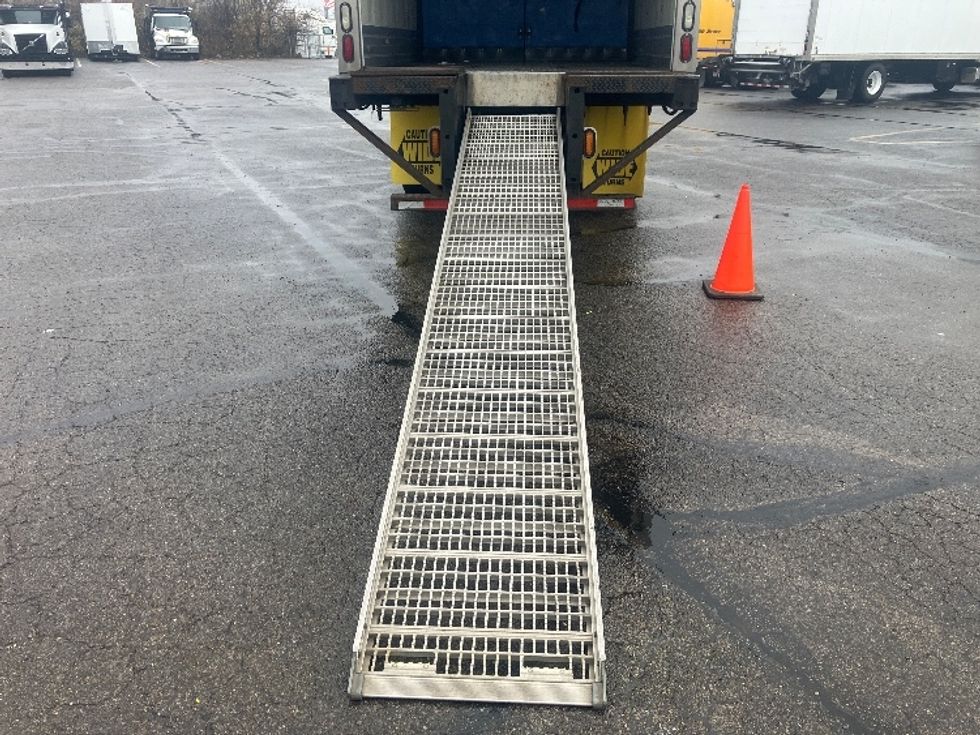 Refrigerated Truck-Light and Medium Duty Trucks-Freightliner-2018-M2-Piqua-OH-271,591\n\t\tmiles-$ 27,750 - Image 9