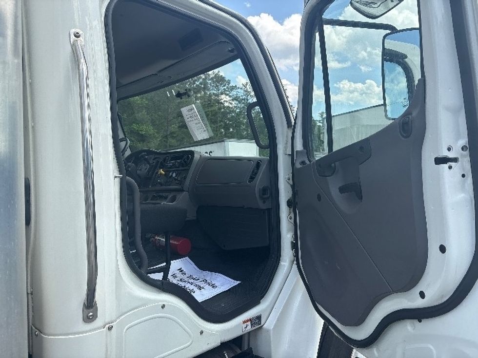 Refrigerated Truck-Light and Medium Duty Trucks-Freightliner-2018-M2-Prince George-VA-58,424\n\t\tmiles-$ 45,000 - Image 19