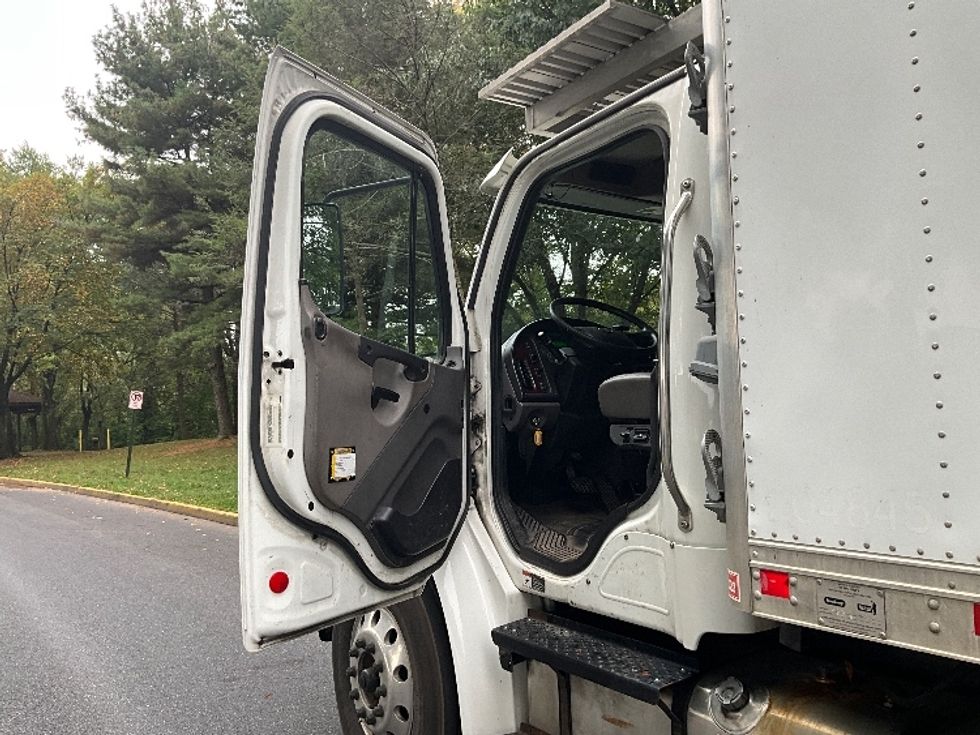Refrigerated Truck-Light and Medium Duty Trucks-Freightliner-2018-M2-Reading-PA-93,110\n\t\tmiles-$ 49,000 - Image 16