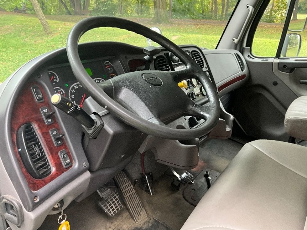 Refrigerated Truck-Light and Medium Duty Trucks-Freightliner-2018-M2-Reading-PA-93,110\n\t\tmiles-$ 49,000 - Image 17