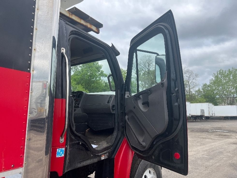 Refrigerated Truck-Light and Medium Duty Trucks-Freightliner-2018-M2-Rochester-NY-158,965\n\t\tmiles-$ 51,250 - Image 20